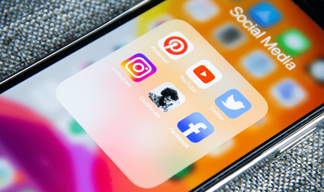 Look Whose Talking! (on Social Media Forums)